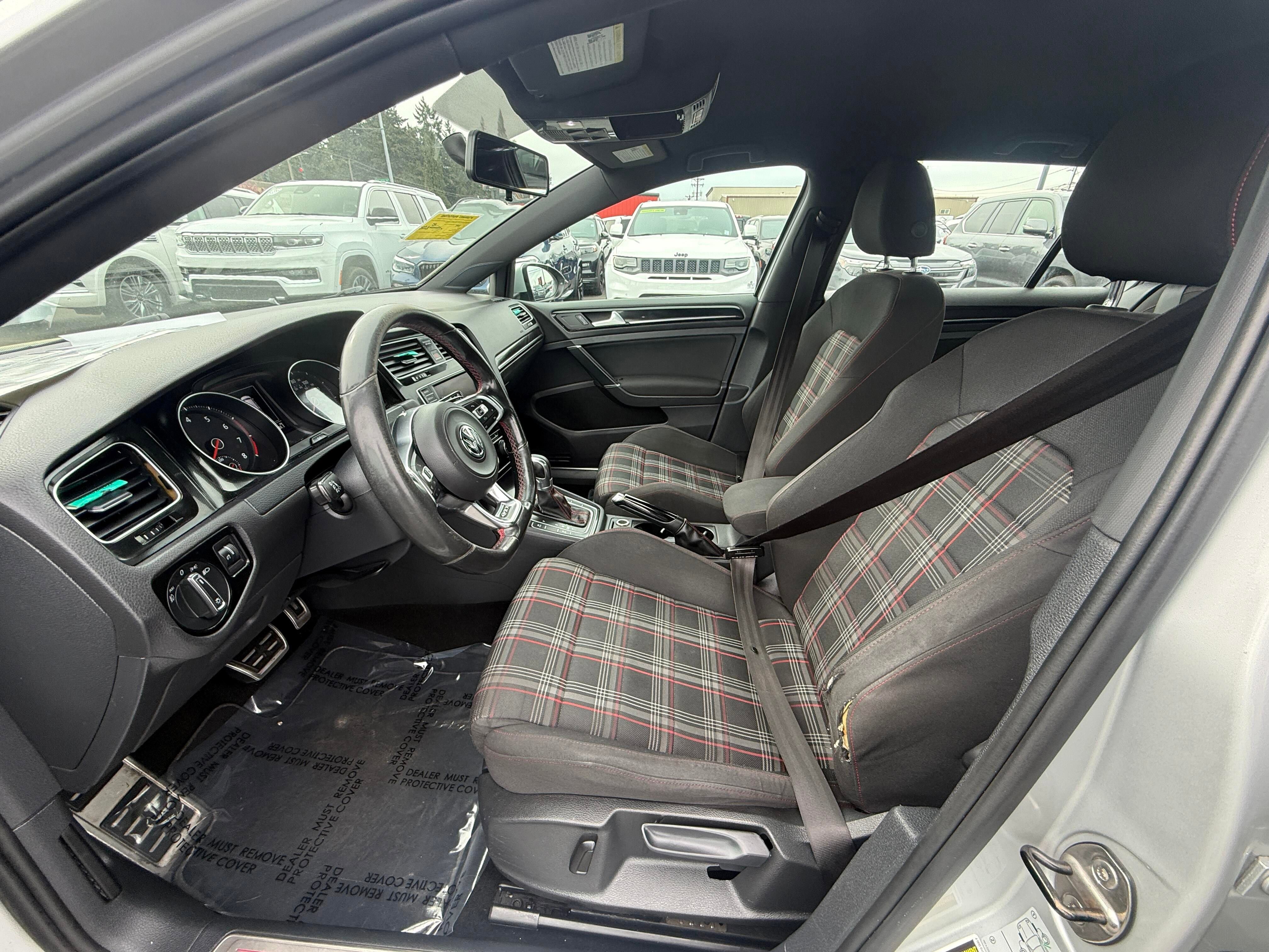 Used 2016 Volkswagen GTI SE FWD image 6