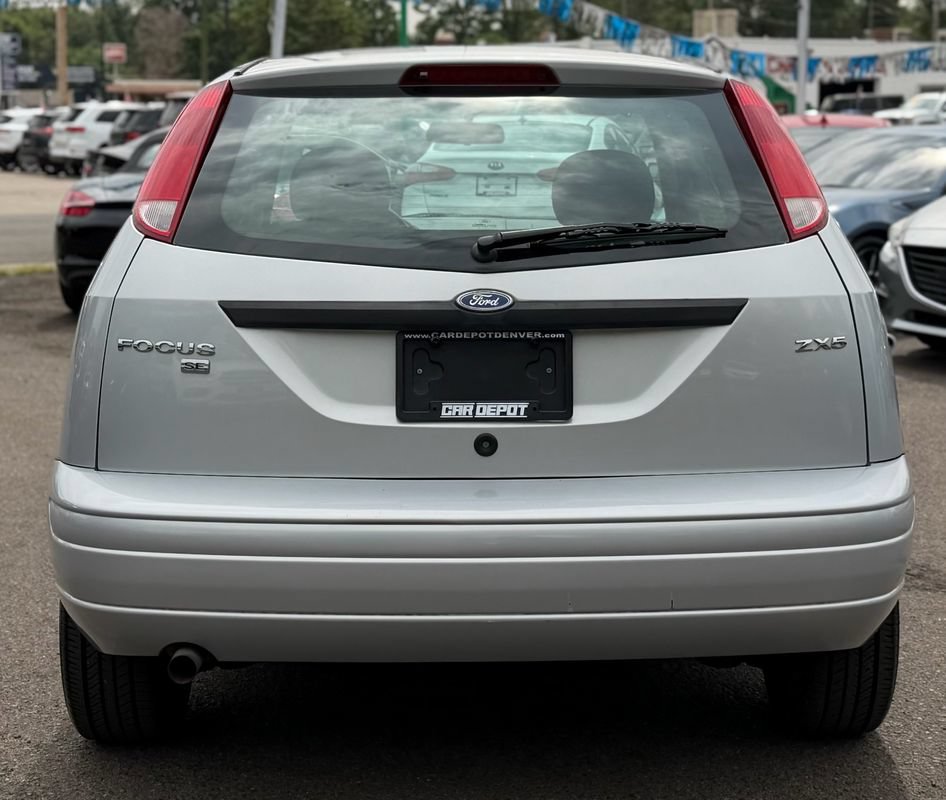 Used 2006 Ford Focus ZX5 Hatchback FWD image 4
