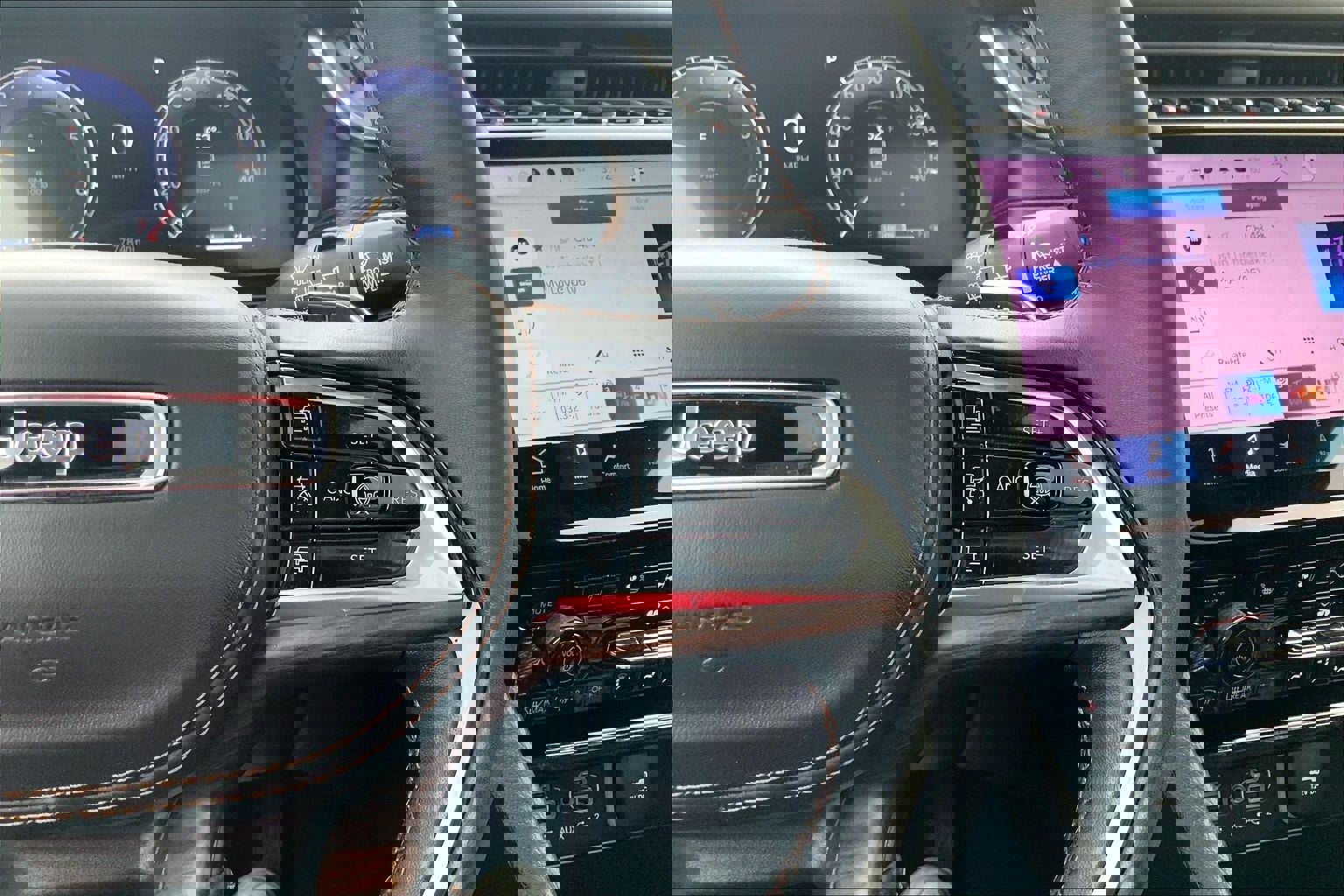 Used 2025 Jeep Grand Cherokee L Summit w/ Obsidian Package AWD/4WD image 19