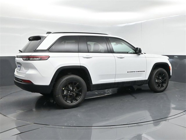 New 2025 Jeep Grand Cherokee Altitude image 8