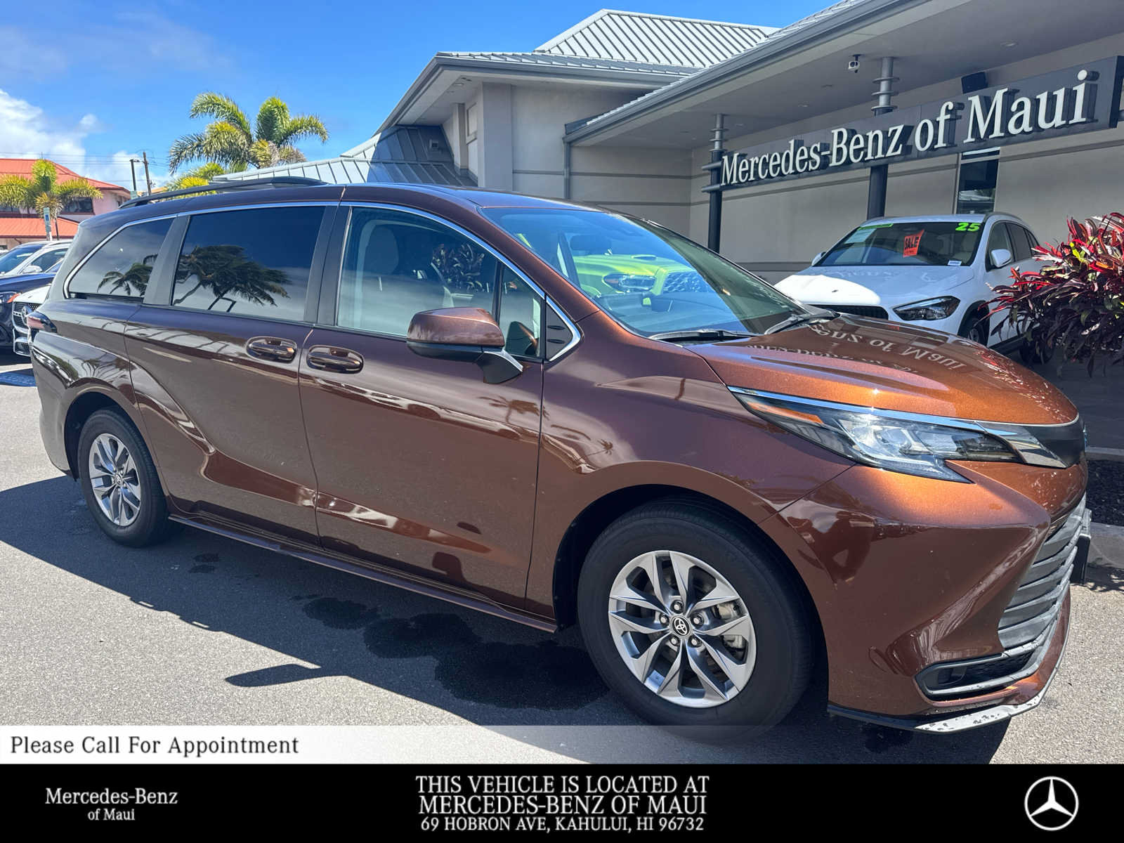 Used 2023 Toyota Sienna LE FWD image 1