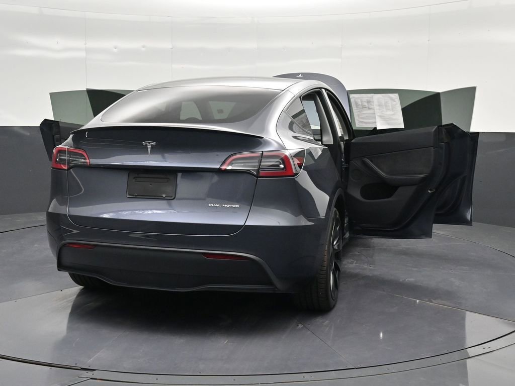 Used 2024 Tesla Model Y Long Range image 35