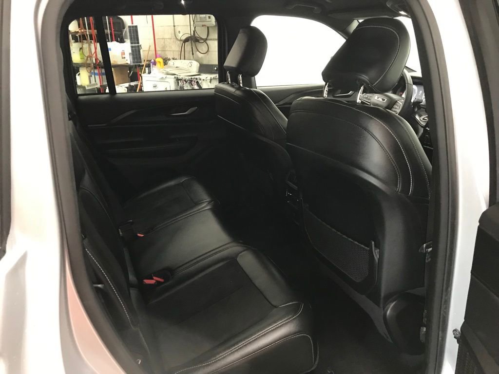 Used 2024 Jeep Grand Cherokee Altitude image 28