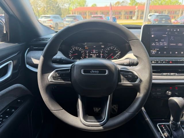 Used 2025 Jeep Compass Sport image 19