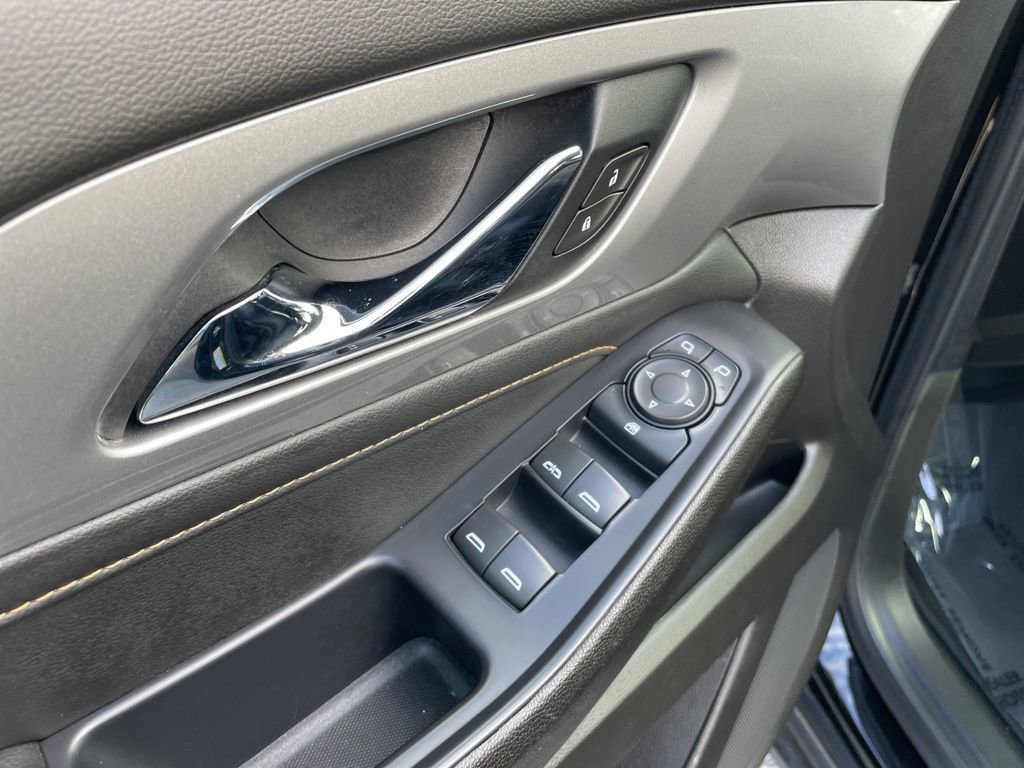 Used 2021 Chevrolet Traverse LT image 6