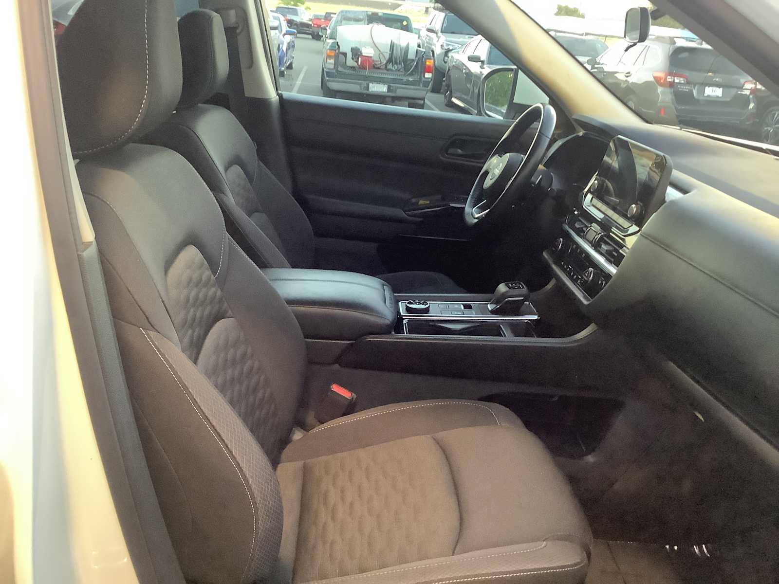 Used 2024 Nissan Pathfinder SV AWD/4WD image 15