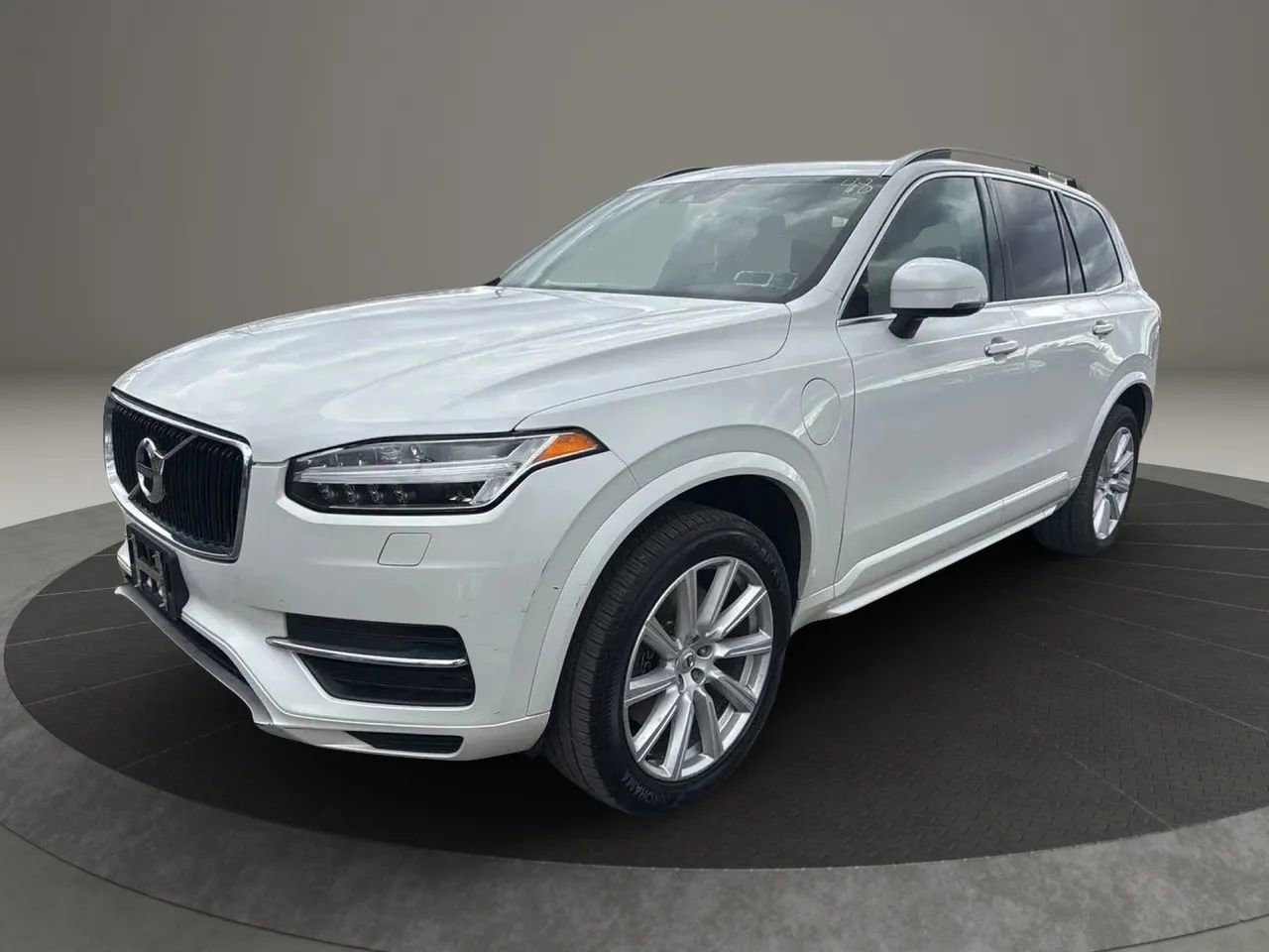 Used 2016 Volvo XC90 T8 Momentum w/ Vision Package image 1
