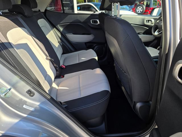 Used 2025 Hyundai Venue SEL FWD image 39