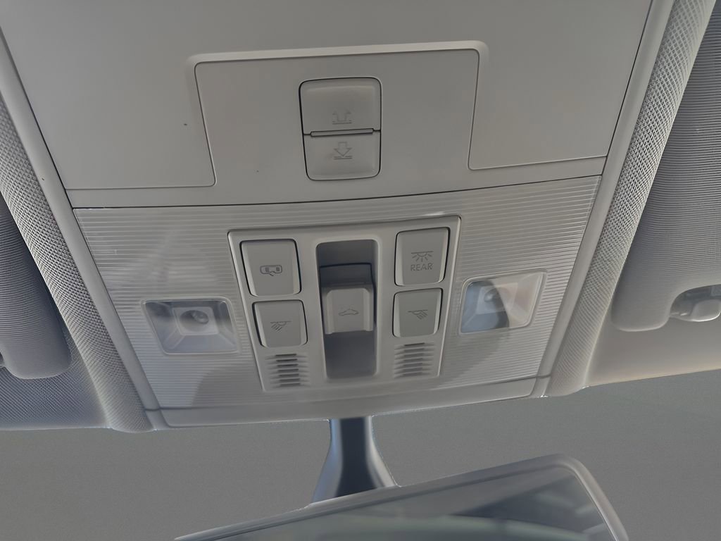 Used 2018 Volkswagen Tiguan SEL image 19