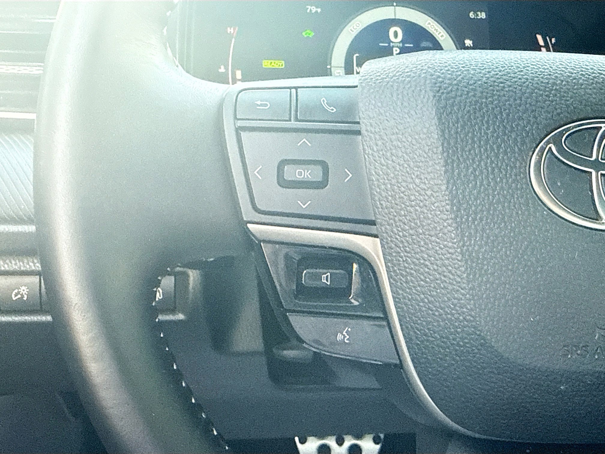 Used 2025 Toyota Camry SE w/ Multimedia Upgrade Package image 33