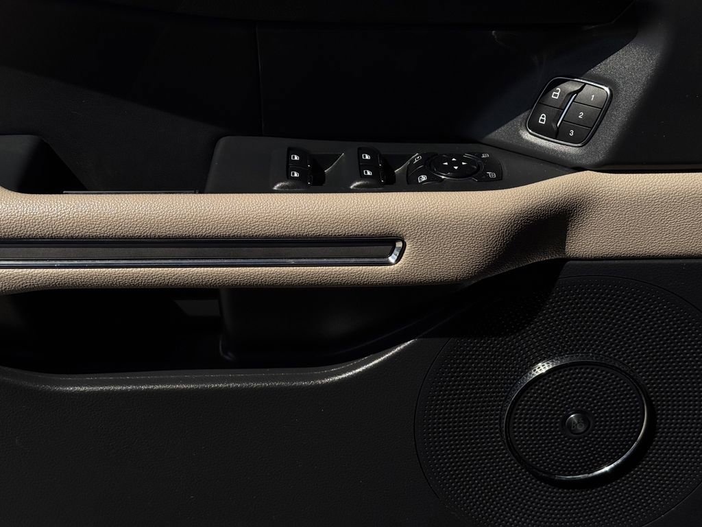 Used 2024 Ford Expedition Limited image 23