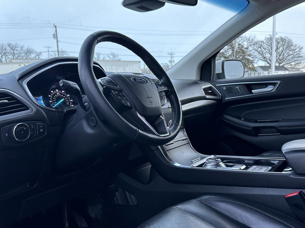 Used 2020 Ford Edge Titanium image 8