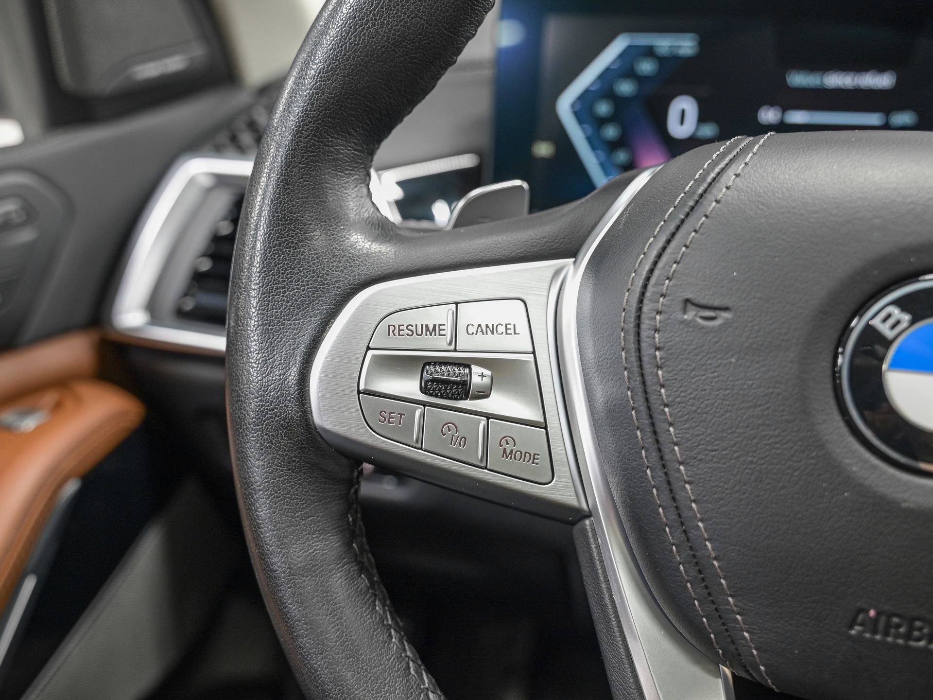 Used 2023 BMW X7 xDrive40i w/ Premium Package image 18