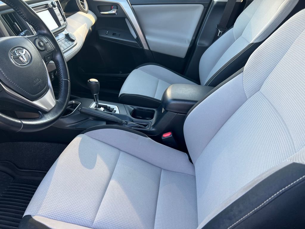 Used 2017 Toyota RAV4 XLE AWD/4WD image 9