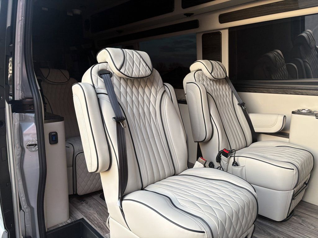 Used 2024 Mercedes-Benz Sprinter 3500 image 33
