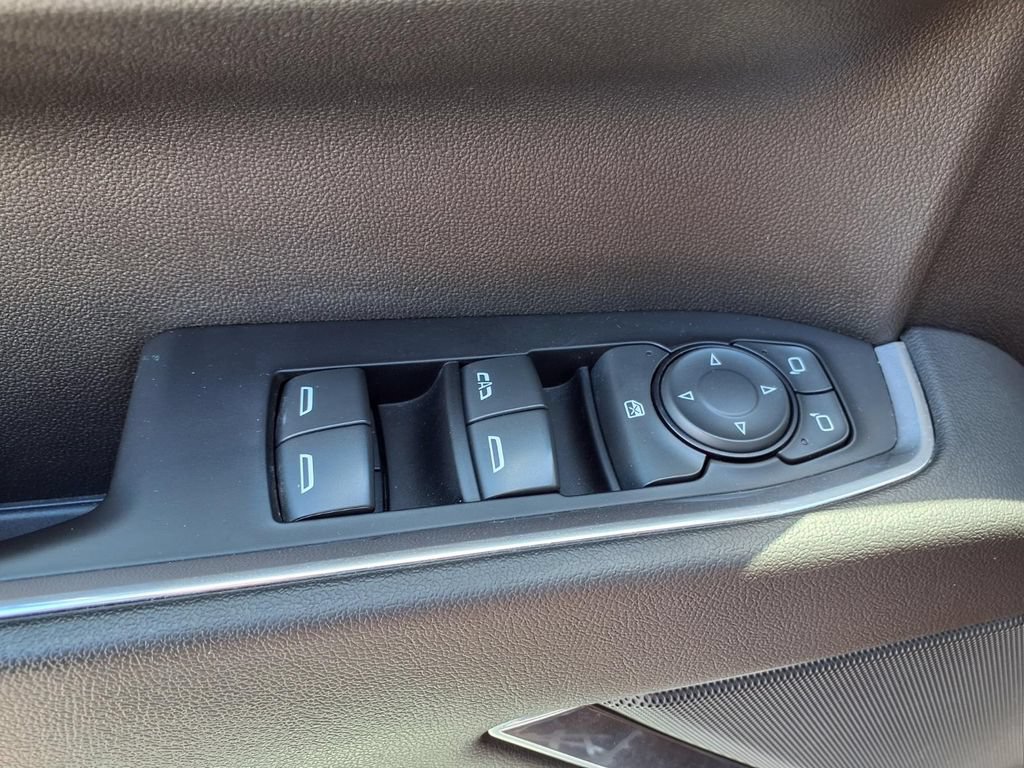 Used 2022 Chevrolet Silverado 1500 LT AWD/4WD image 19