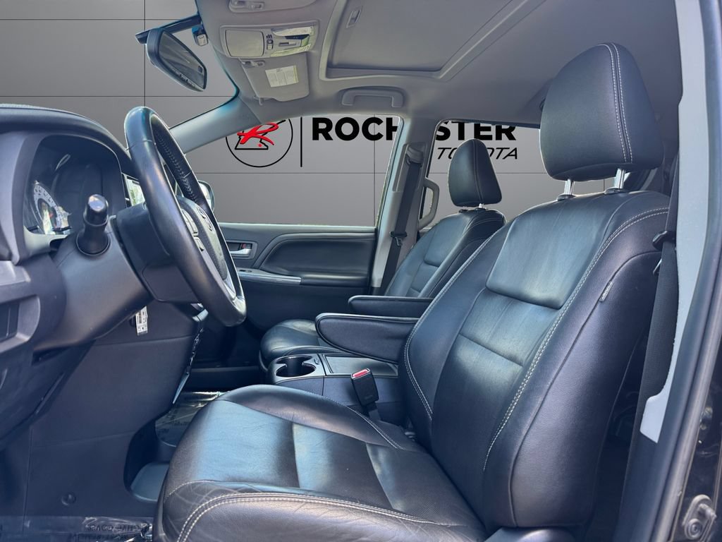 Used 2015 Toyota Sienna SE FWD image 10