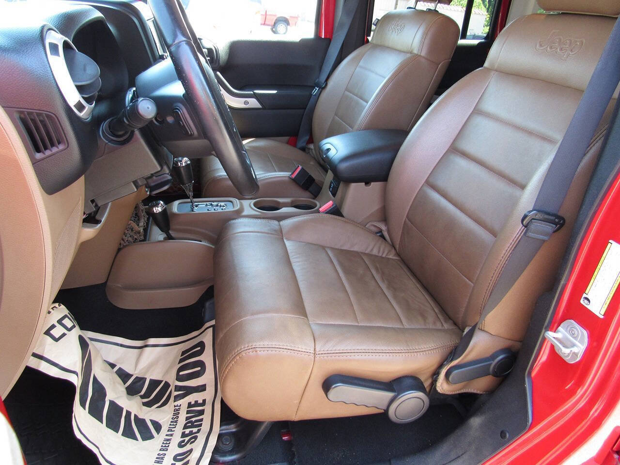 Used 2012 Jeep Wrangler Unlimited Sahara w/ Connectivity Group AWD/4WD image 18