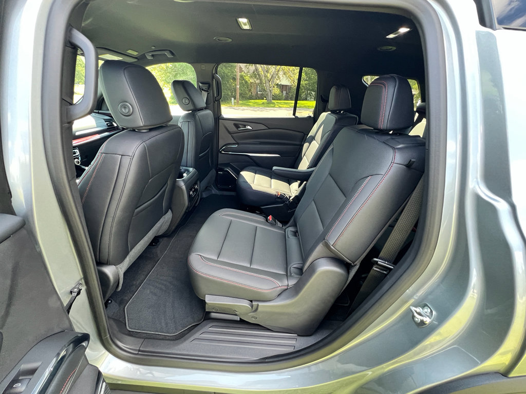 New 2026 Chevrolet Traverse Z71 w/ Enhanced Driving Package image 3