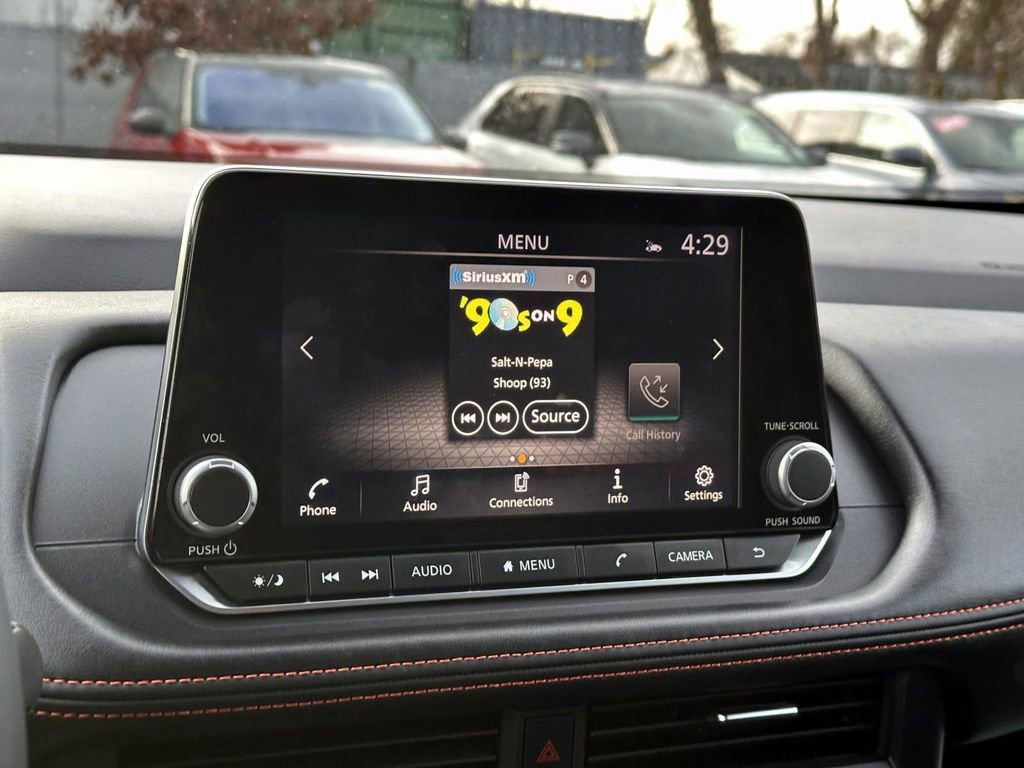 Certified 2025 Nissan Rogue SV image 28