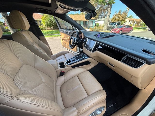 Used 2018 Porsche Macan AWD/4WD image 43