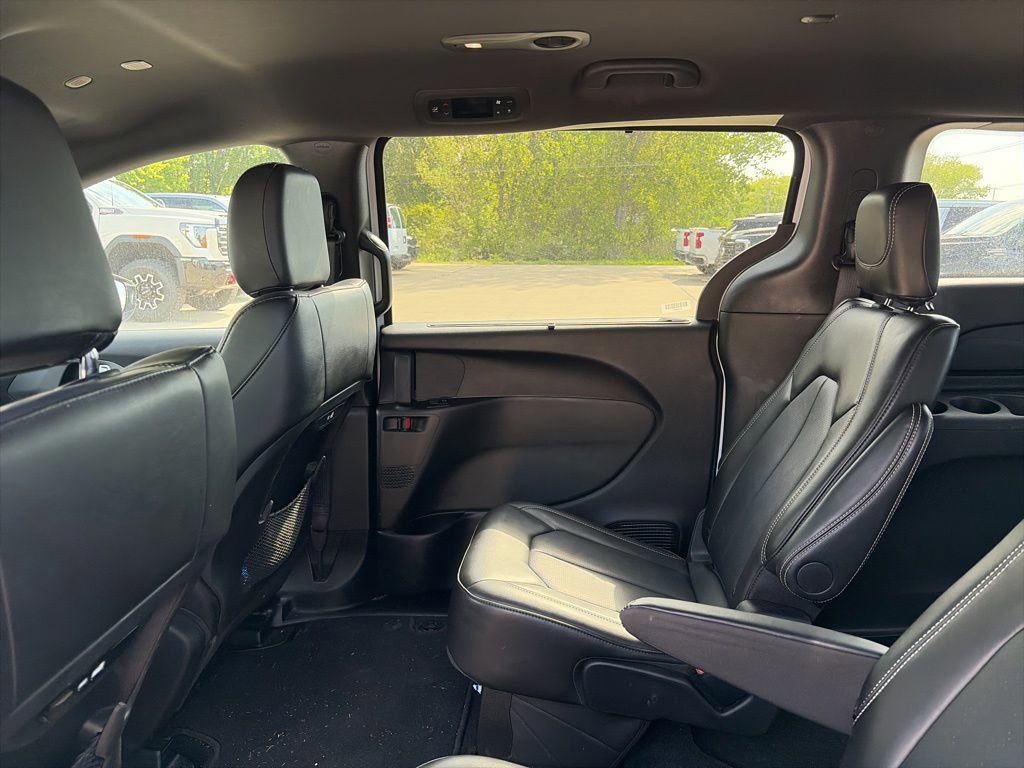 Used 2025 Chrysler Pacifica Select FWD image 10