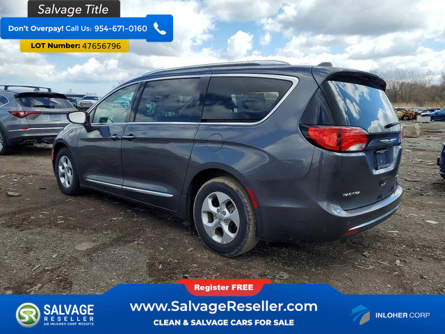 Used 2018 Chrysler Pacifica Touring-L image 3