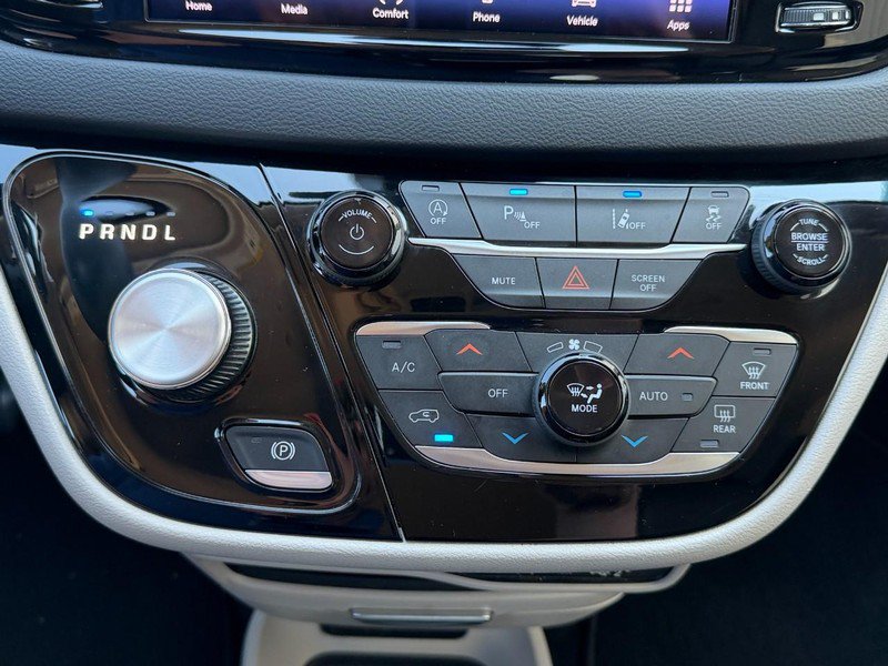 Used 2023 Chrysler Pacifica Touring-L FWD image 42