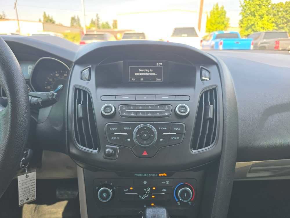 Used 2018 Ford Focus SE FWD image 12