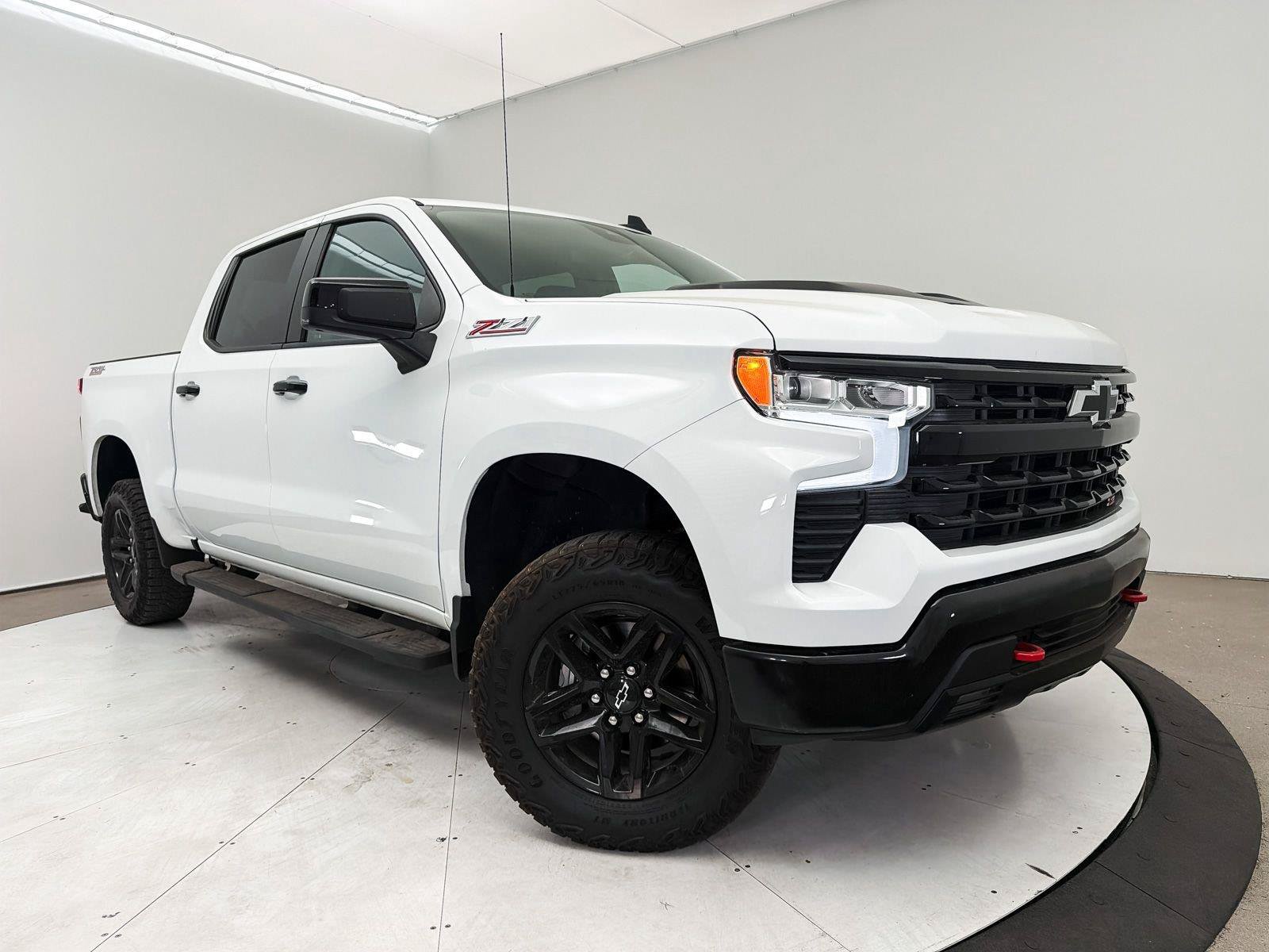 Used 2024 Chevrolet Silverado 1500 LT Trail Boss w/ Protection Package AWD/4WD image 1