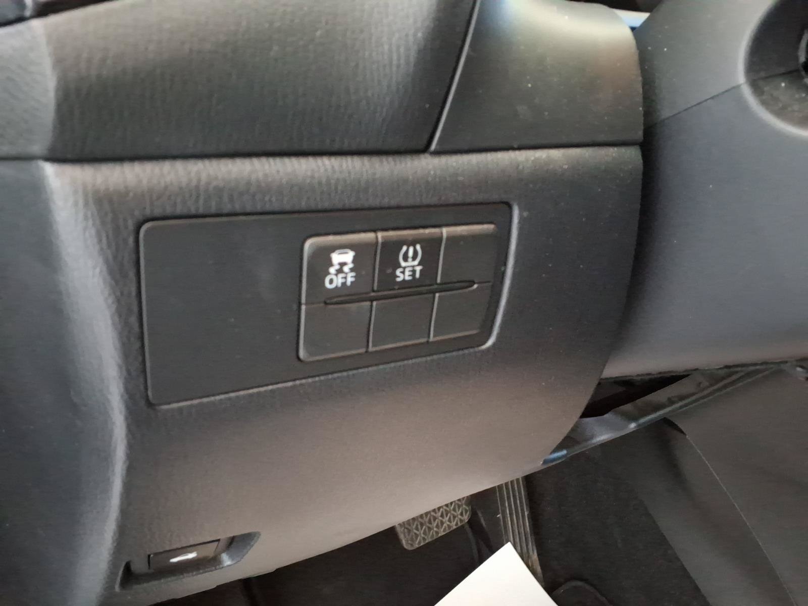 Used 2016 MAZDA MAZDA3 i Sport FWD image 22