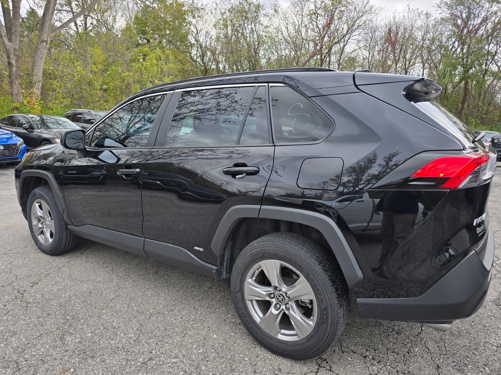Used 2024 Toyota RAV4 LE AWD/4WD image 4