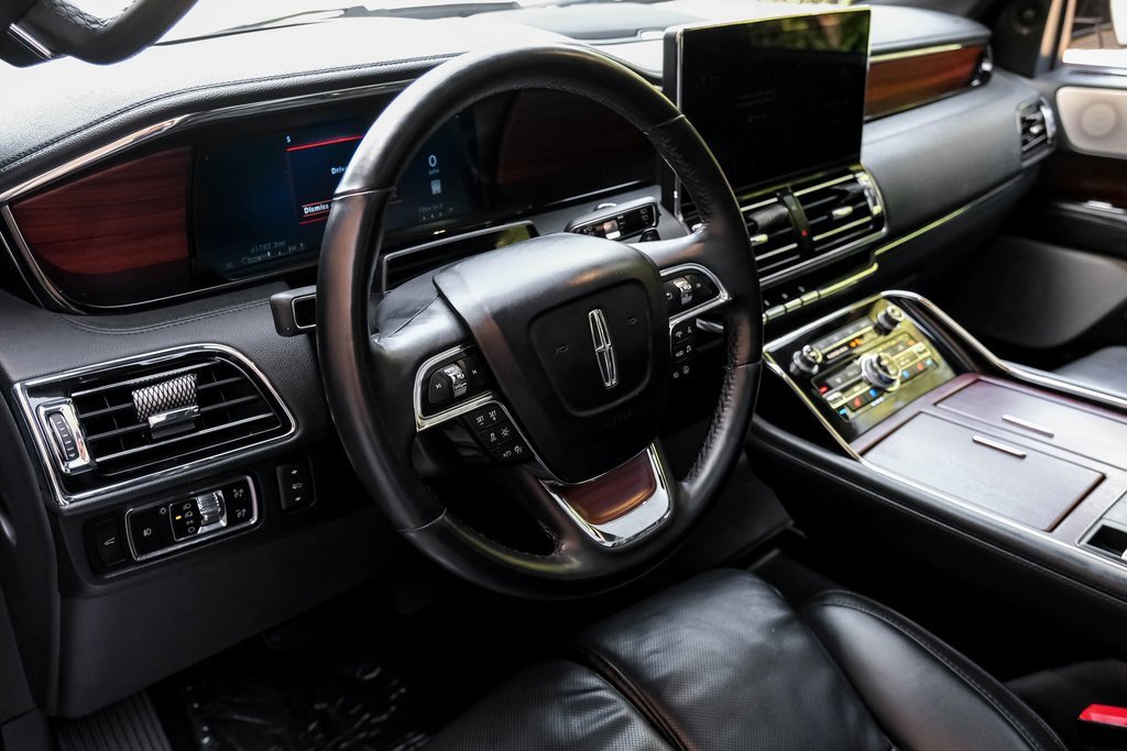 Used 2023 Lincoln Navigator L Reserve image 2