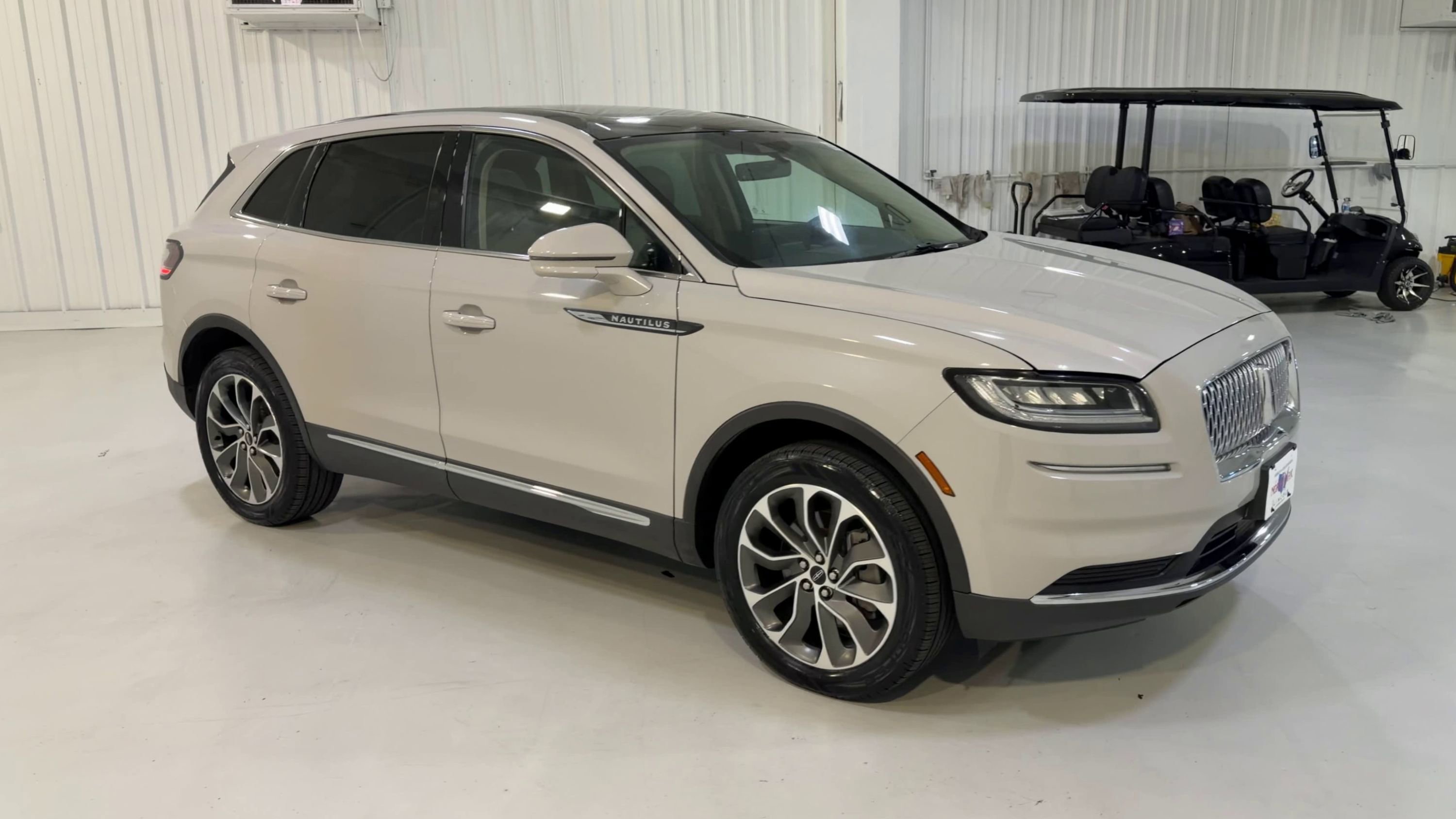 Used 2022 Lincoln Nautilus Reserve FWD image 3