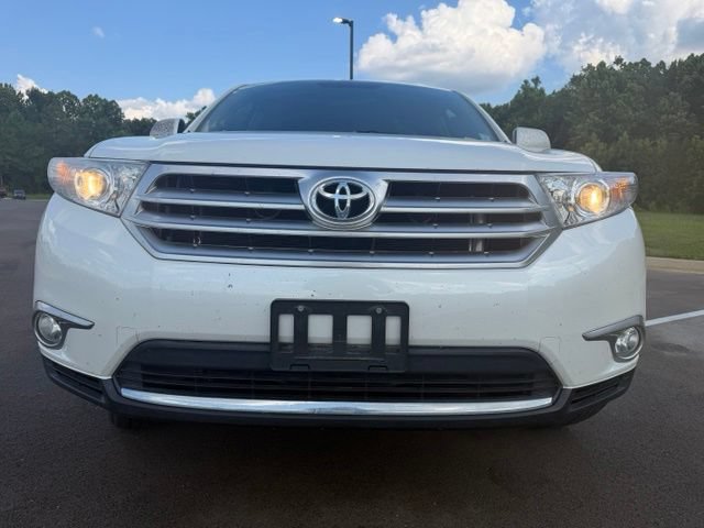 Used 2012 Toyota Highlander FWD w/ Tech Pkg image 2