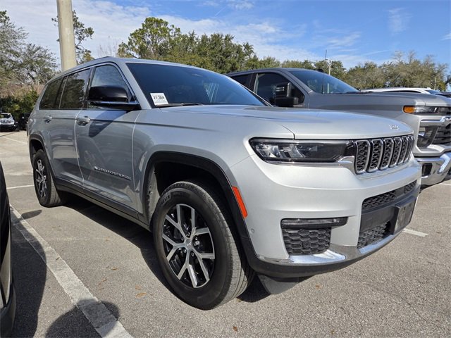 Used 2024 Jeep Grand Cherokee L Limited w/ Luxury Tech Group II image 3