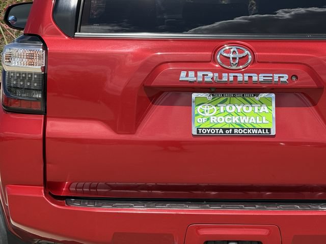 Used 2020 Toyota 4Runner SR5 AWD/4WD image 9