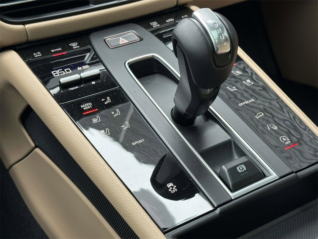 Used 2025 Porsche Macan image 27