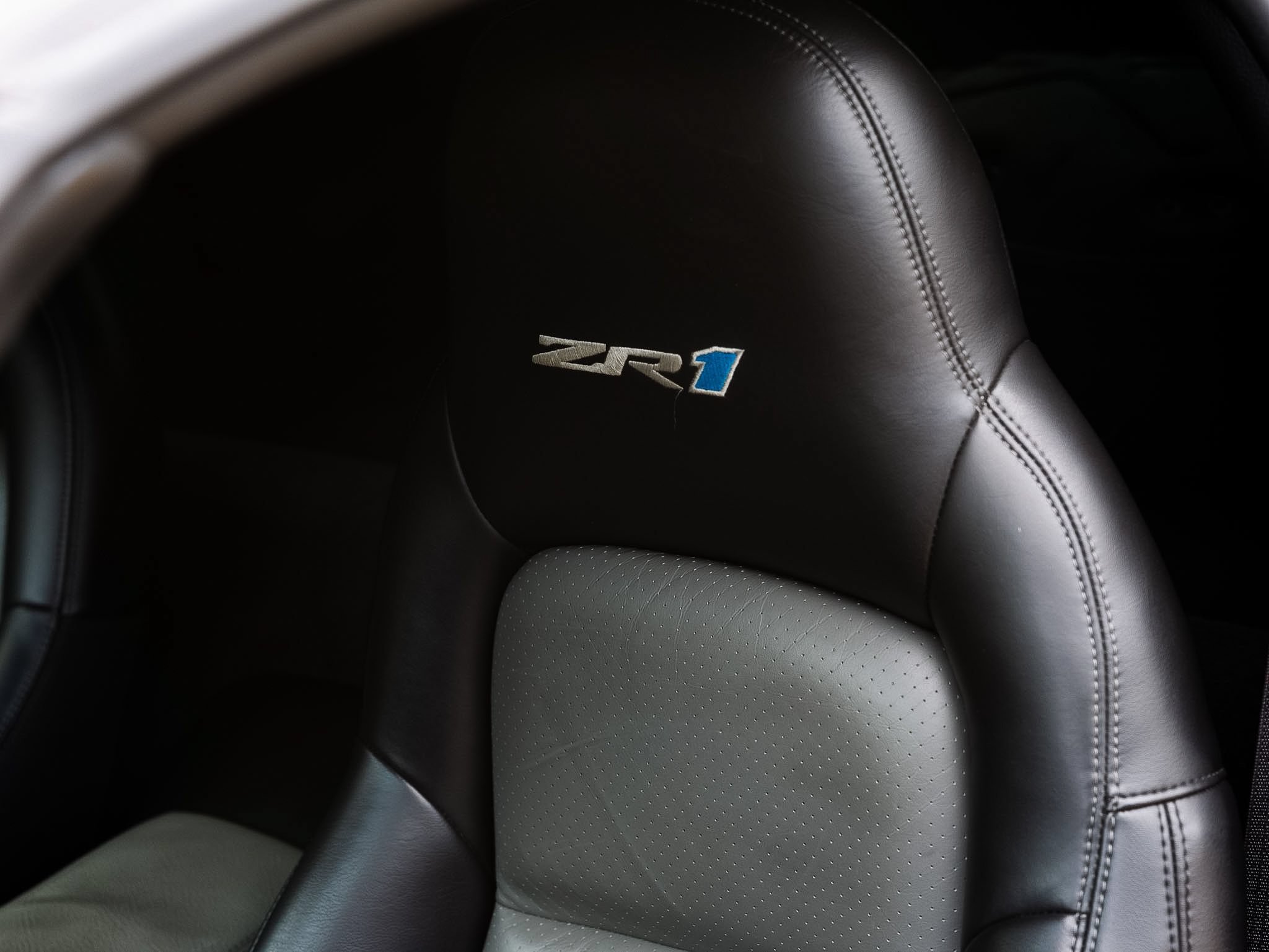 Used 2009 Chevrolet Corvette ZR1 w/ Preferred Equipment Group RWD image 28