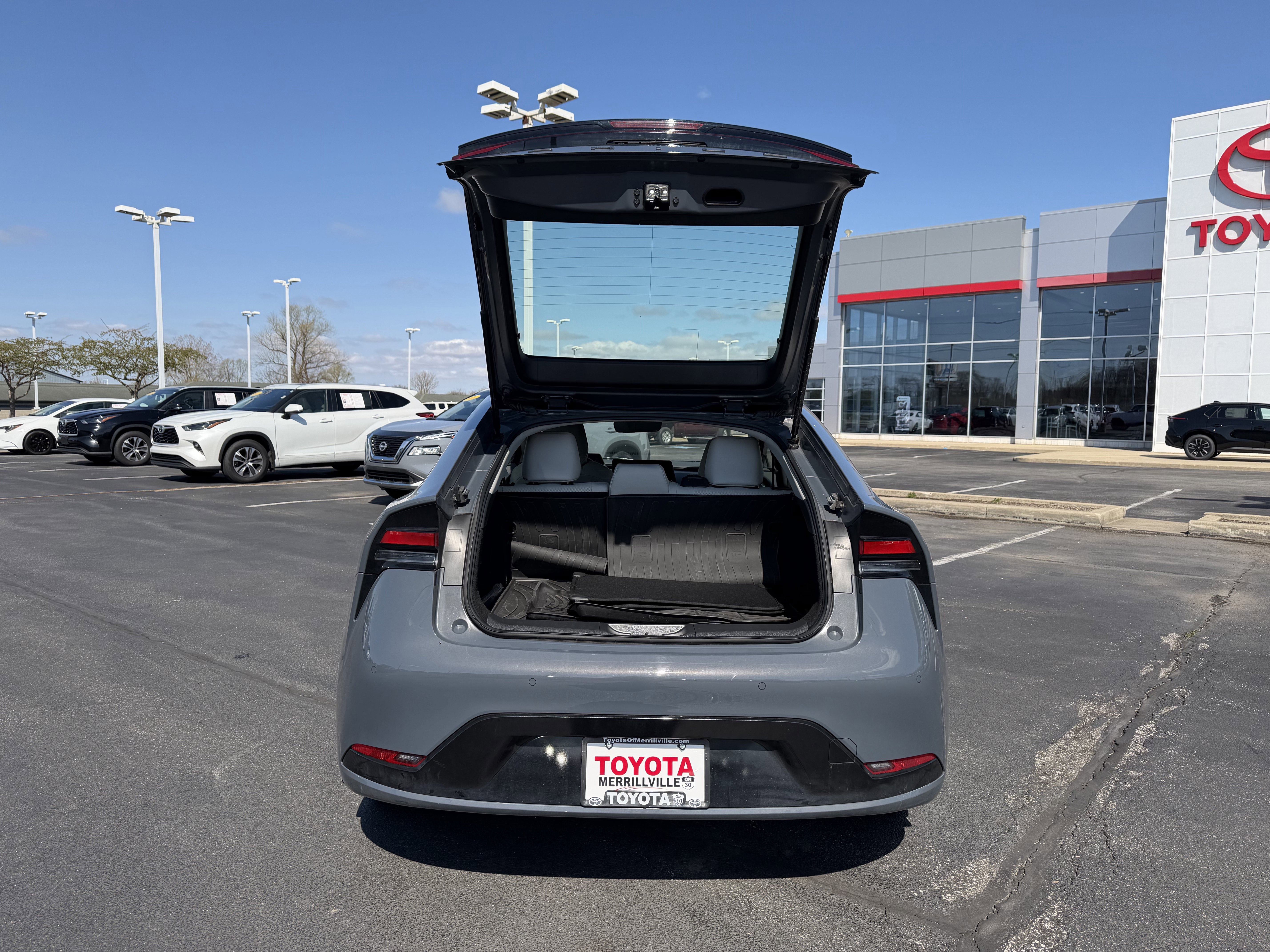 Used 2025 Toyota Prius XLE image 8