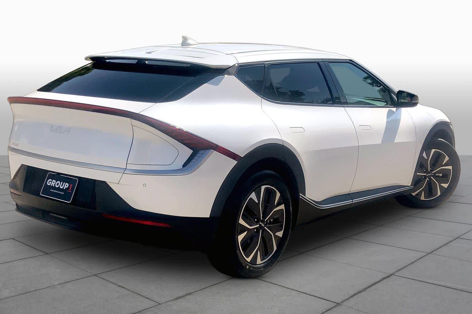 Used 2024 Kia EV6 Light RWD image 11