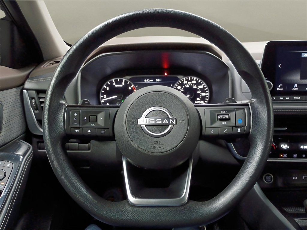 Used 2023 Nissan Rogue SV image 11