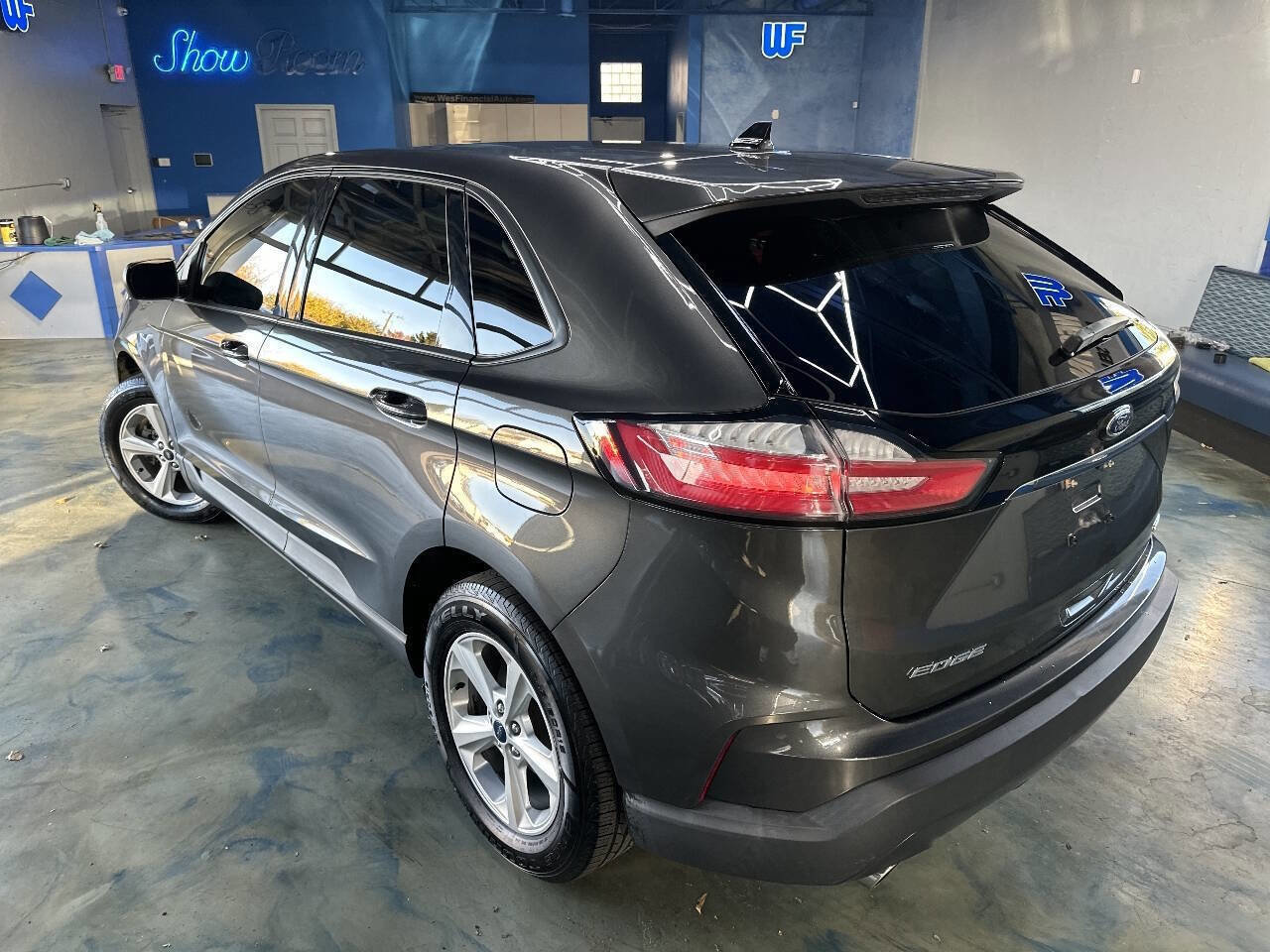 Used 2019 Ford Edge SE image 3