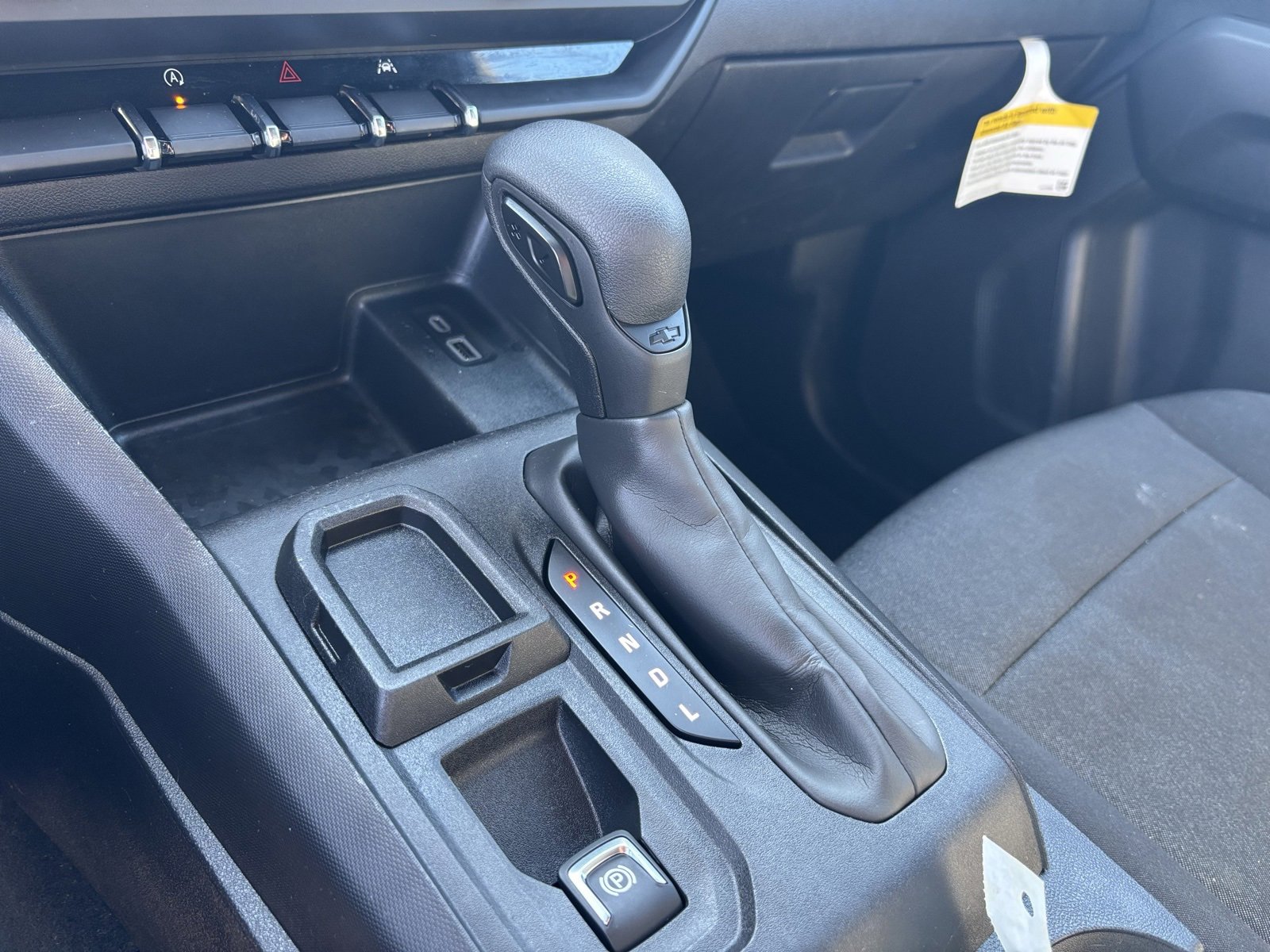 Used 2024 Chevrolet Colorado W/T image 9