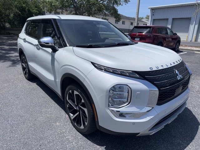 Used 2022 Mitsubishi Outlander SE image 3