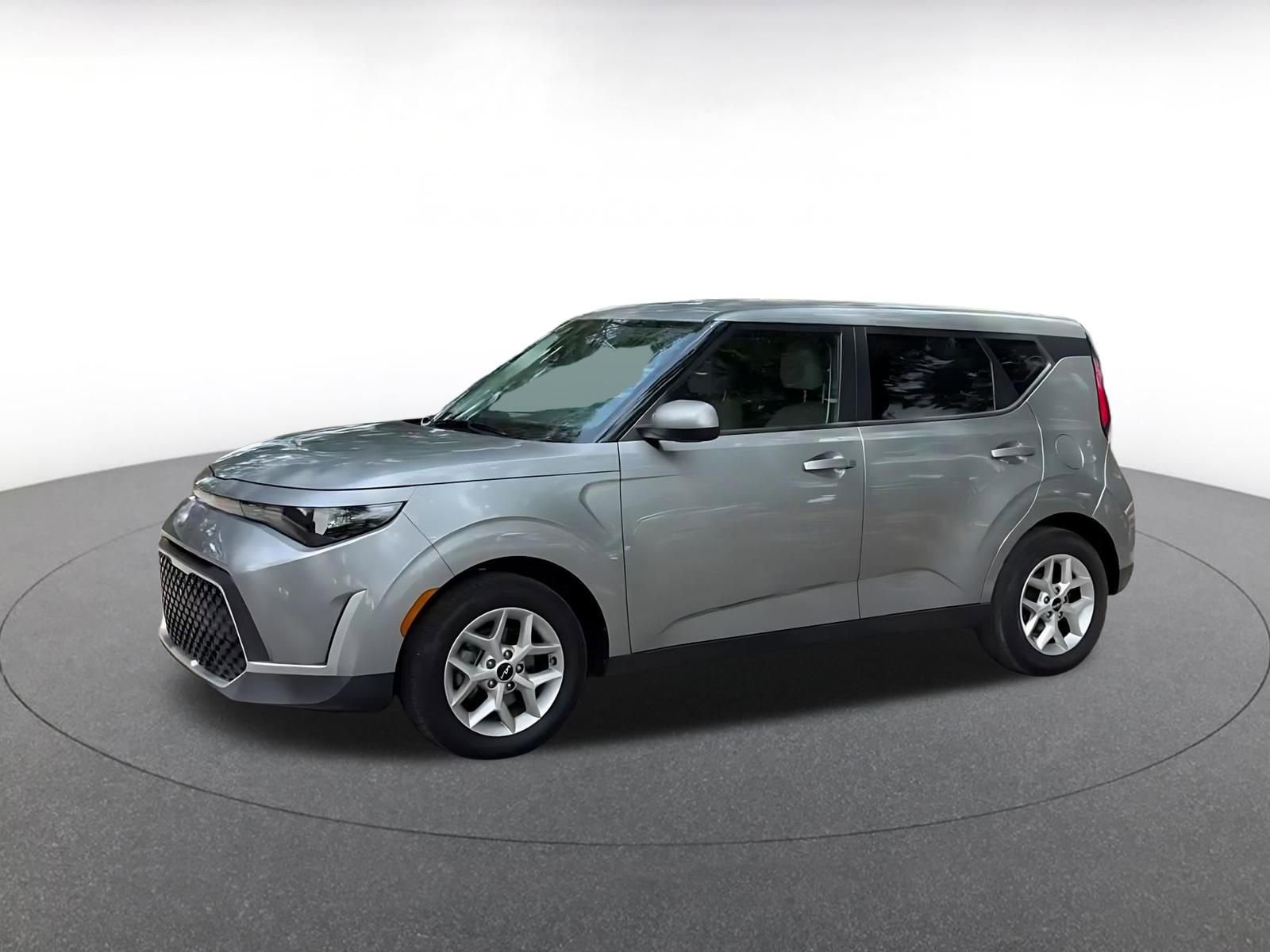 Used 2025 Kia Soul LX w/ LX Technology Package FWD image 8