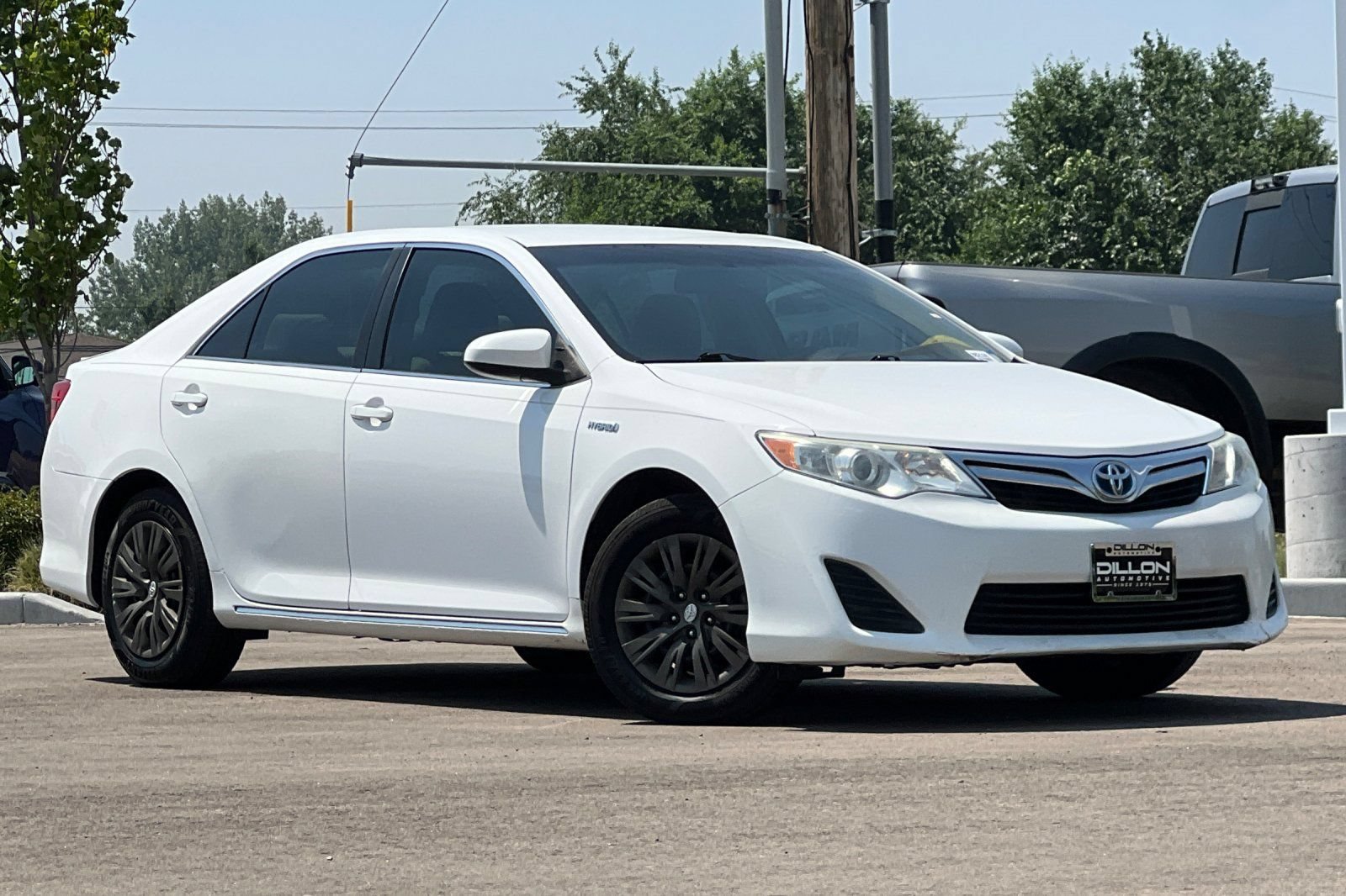 Used 2014 Toyota Camry LE FWD image 2