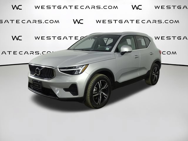 Used 2025 Volvo XC40 B5 Core AWD/4WD image 1