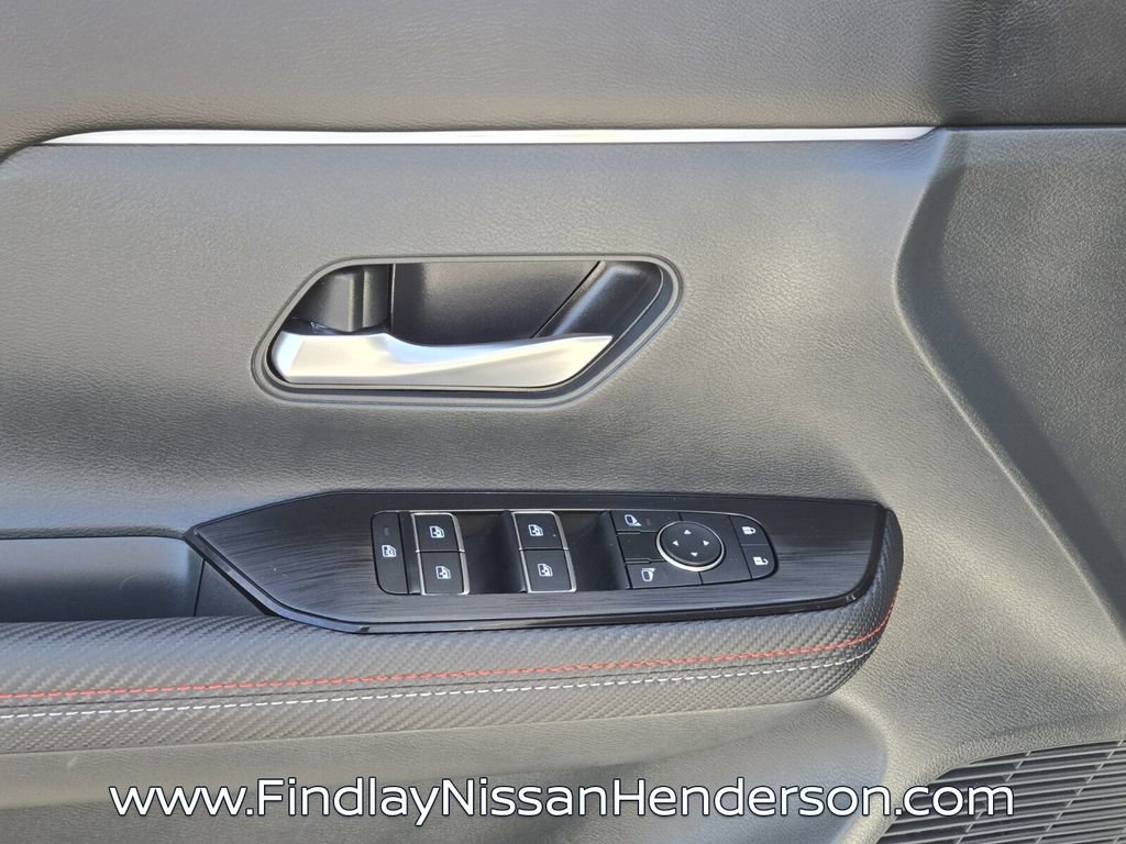 Used 2025 Nissan Kicks SR AWD/4WD image 19