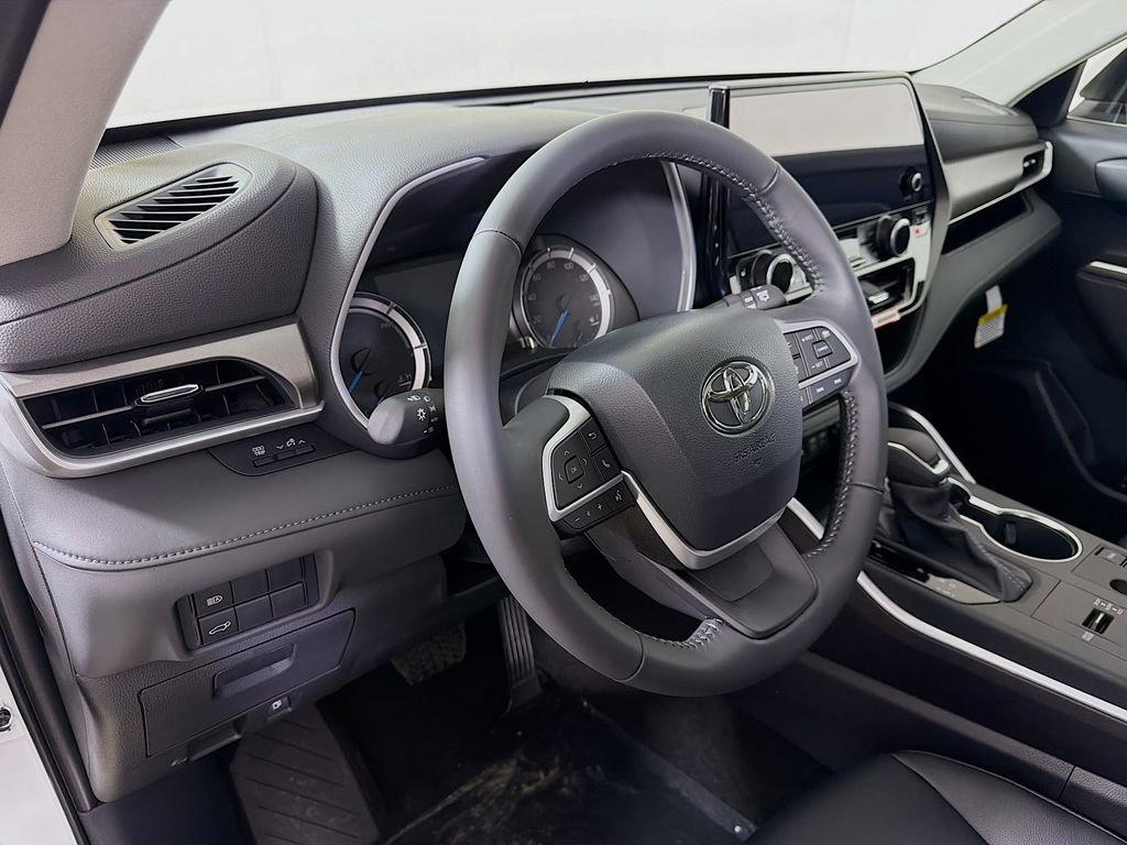 New 2026 Toyota Highlander XLE image 9